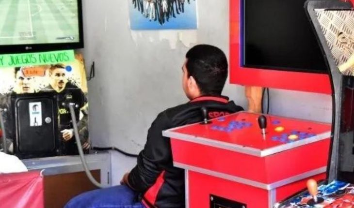 translated from Spanish: Child dies when video game machine falls on him in NL