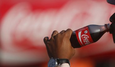 translated from Spanish: Coca-Cola withdraws ads in networks for 30 days worldwide
