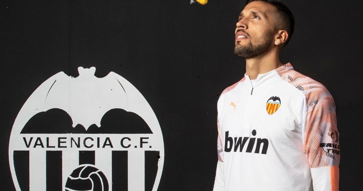 Ezequiel Garay farewelled to Valencia in conflict with the leadership