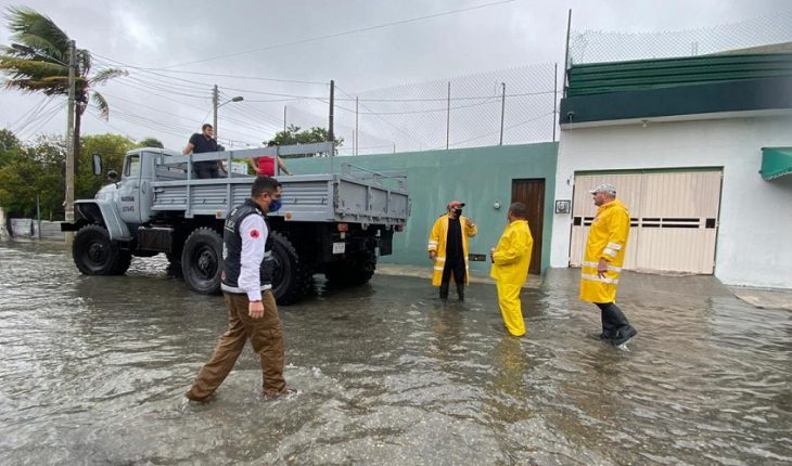 translated from Spanish: Floods and evacuations by Storm Cristobal; 5 states on alert