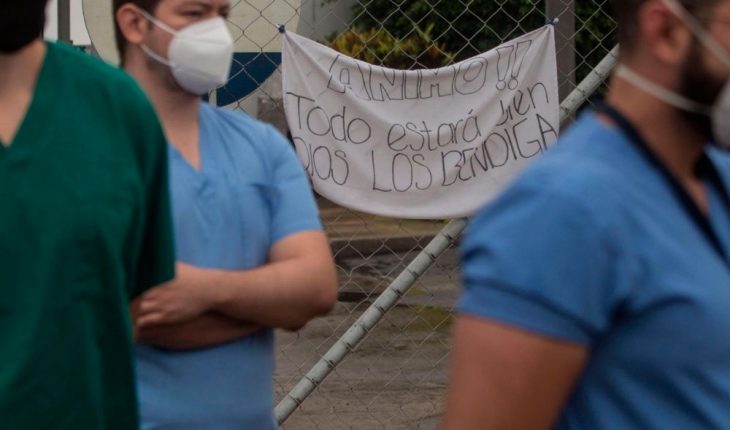 translated from Spanish: Guatemalan doctors stop amid pandemic for non-payment