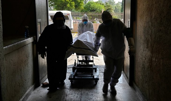 translated from Spanish: Mexico surpasses 17 thousand deaths per COVID-19