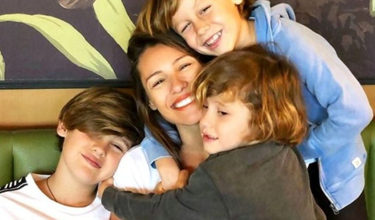 translated from Spanish: Pampita realized the viral challenge of the moment with her children: watch the video