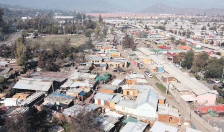 translated from Spanish: Study: People from vulnerable communes are more quarantined than those in the Eastern sector