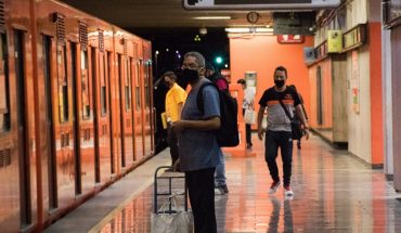 translated from Spanish: They will give one million masks to Metro users on CDMX to avoid COVID