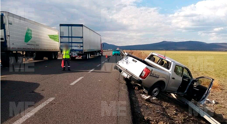 Truck crashes into fixed object in Morelia-Salamanca