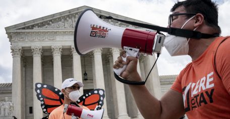 US Supreme Court Blocks Trump Order to Remove DACA