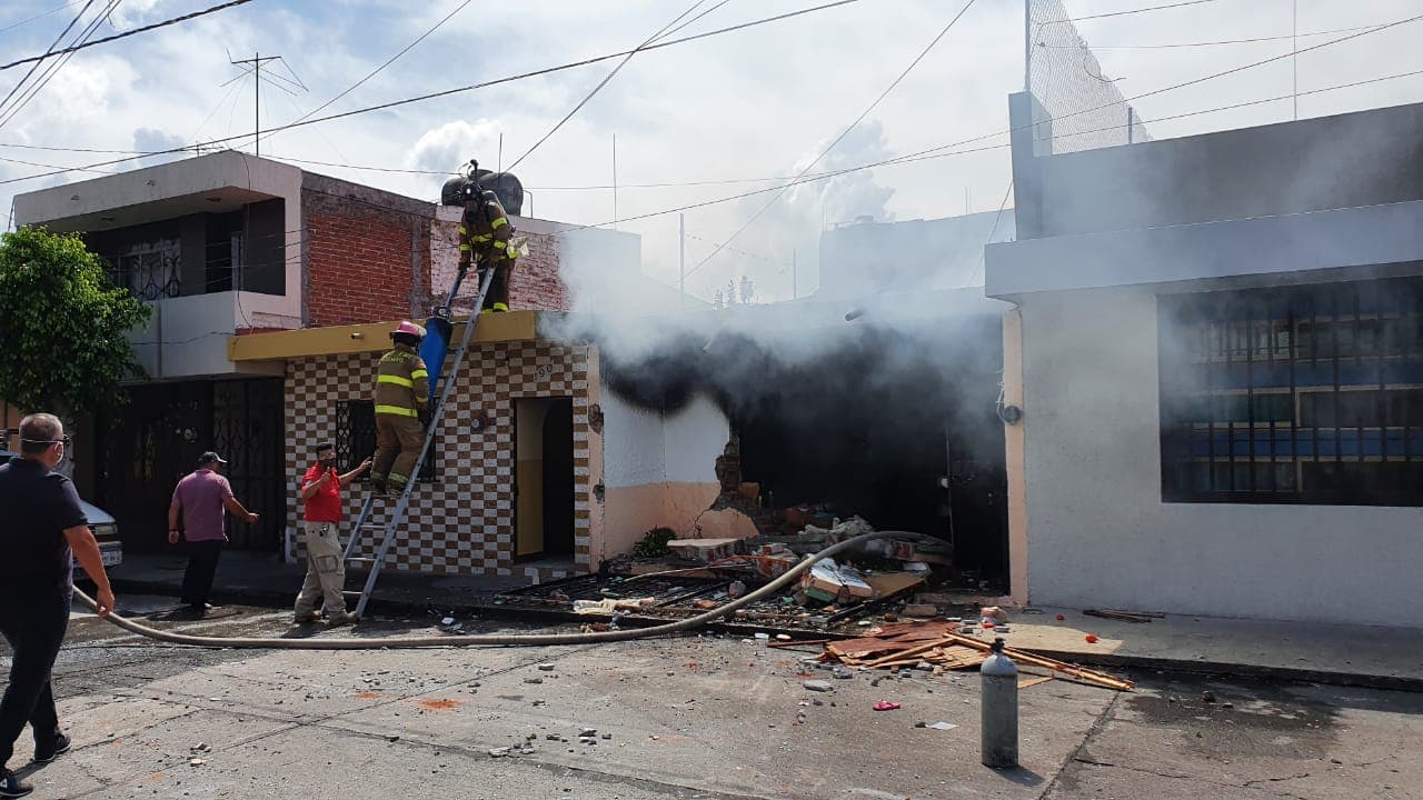 Woman and her two daughters are injured after explosion at zamora home, Michoacán