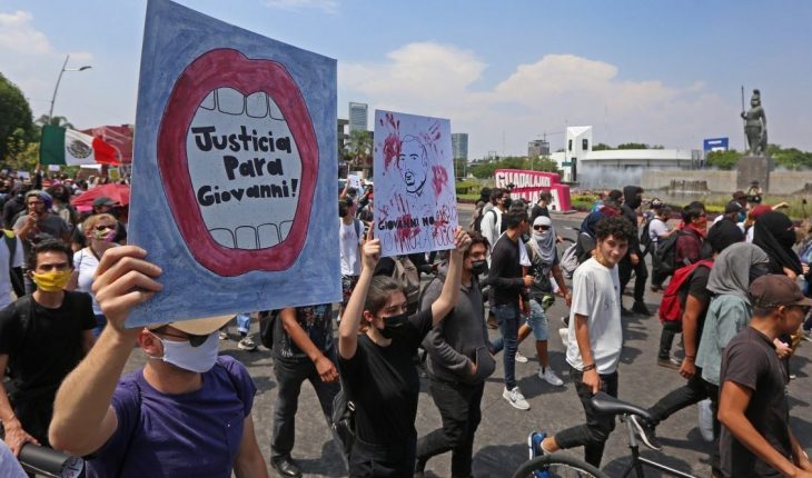 translated from Spanish: Young march in Jalisco to claim Alfaro for police brutality