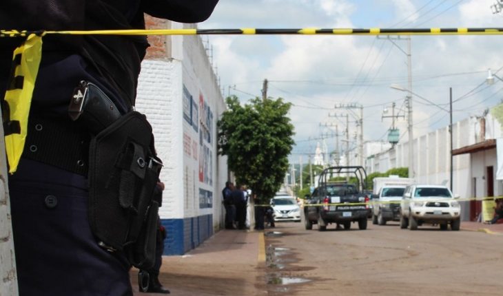 translated from Spanish: unarmed cops killed in Guanajuato
