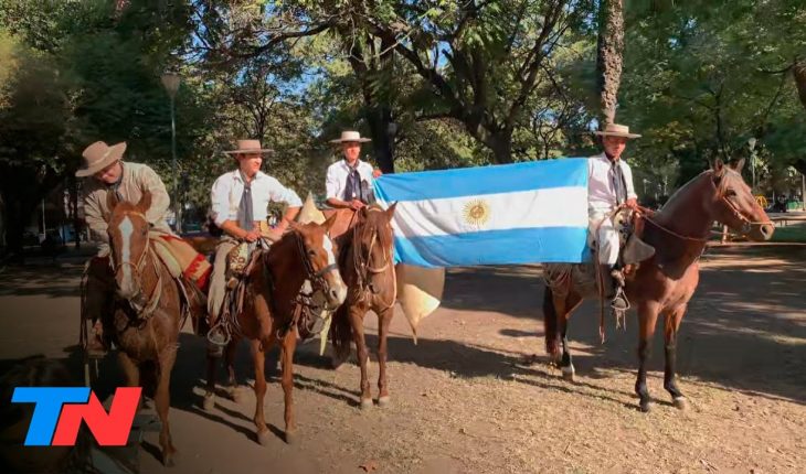 Video: 9 de Julio: banderazos en todo el país | Caravana desde Plaza Urquiza a la Casa Histórica en Tucumán