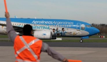 Aerolíneas Argentinas anunció que pagará la mitad de los sueldos de junio