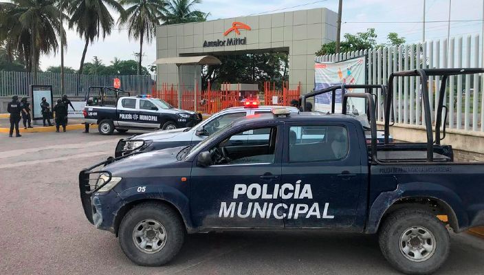 ArcelorMittal acusa de desacatar una orden de un juez federal al Ayuntamiento de Lázaro Cárdenas