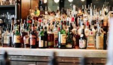 Comisión de Gobierno Interior aprueba suspender multas por no pago de patentes de alcoholes