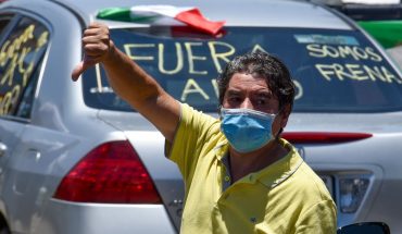 Con manifestaciones a favor y en contra reciben a AMLO en Jalisco