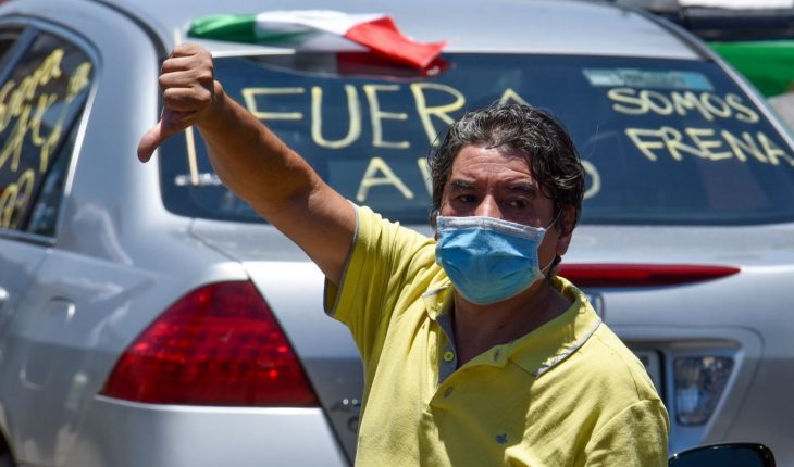 Con manifestaciones a favor y en contra reciben a AMLO en Jalisco