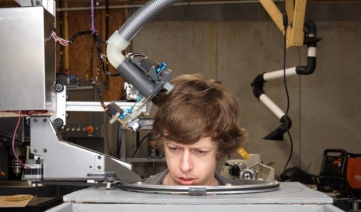 Construye un robot para cortarse el pelo con tijeras ¿habrá salido bien?