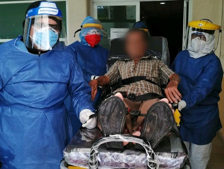 Dan de alta a los dos primeros pacientes de COVID-19 del Hospital Comunitario de La Huacana