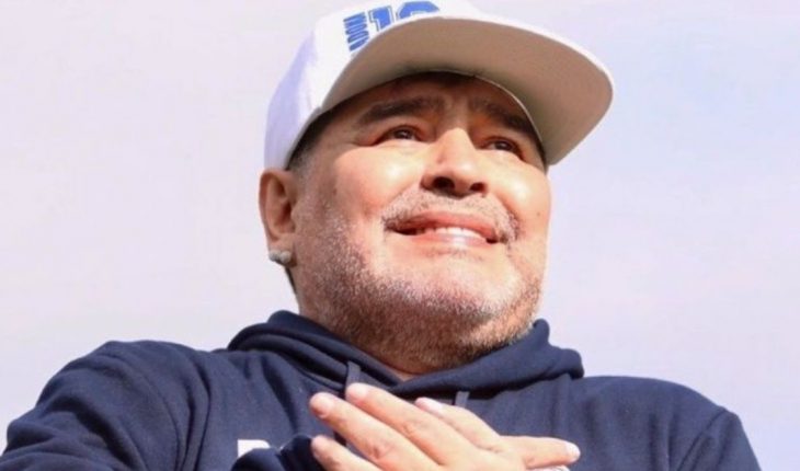 translated from Spanish: Maradona launched a campaign against the coronavirus: “After the goal, comes the hug”