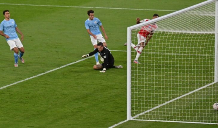 El Manchester City de Bravo cayó ante el Arsenal y se despide en semifinales