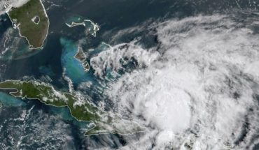 Huracán Isaías pasa por las Bahamas; Florida se prepara
