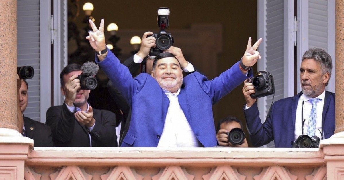 Maradona criticó a Macri y a la FIFA: "Le dan un premio, ¿premio a qué?"