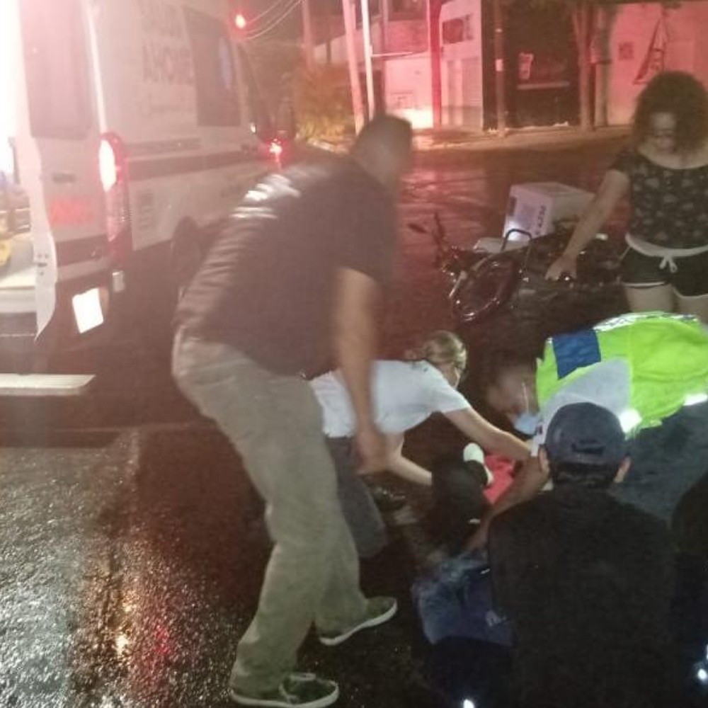 Motociclista sufre golpes al derrapar en Palos Verdes en Los Mochis, Sinaloa