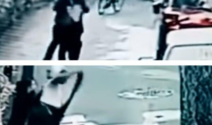 Mujer asaltada persigue y golpea al ladrón en CDMX (VIDEO)