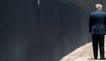 Muro con México ayuda a contener el COVID-19, dice Trump