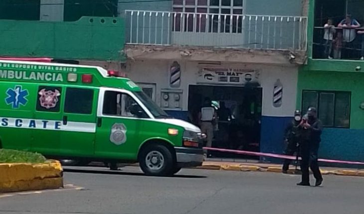 Pistolero ataca a dos primos en una barbería; hay un muerto en Zamora, Michoacán