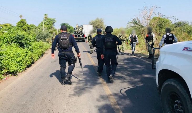 Queman vehículos y hacen bloqueos en Apatzingán y Buenavista