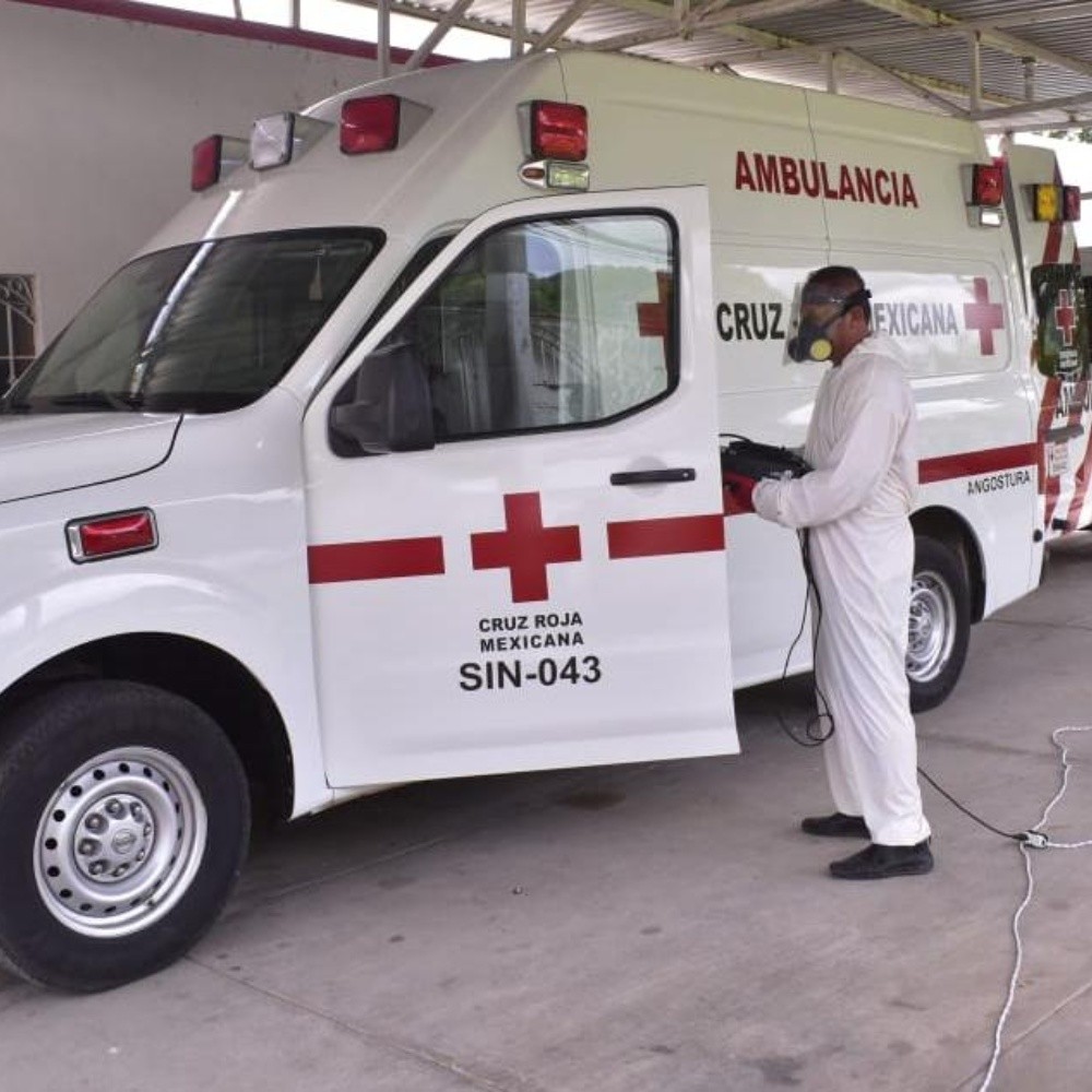 Sanitizan instituciones de Bomberos y Cruz Roja de Angostura
