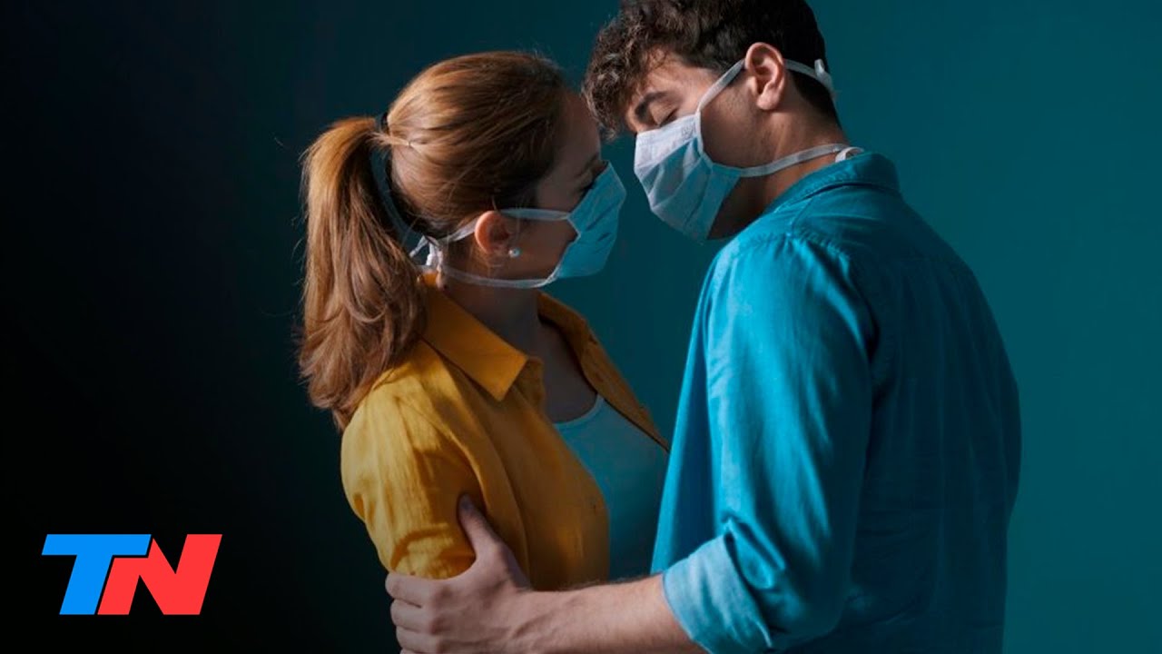 El 43% de las parejas que quedaron aisladas por el coronavirus rompió la cuarentena para tener sexo