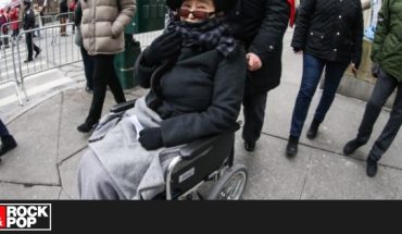 Yoko Ono sufre enfermedad que la tiene en silla de ruedas