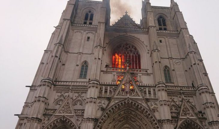 translated from Spanish: A man is arrested for investigation of the Nantes Cathedral fire