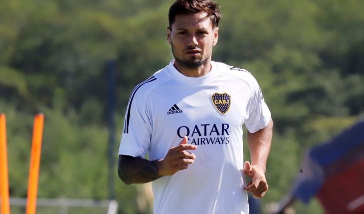 translated from Spanish: After the shooting, Mauro Zárate arranged his continuity in Boca