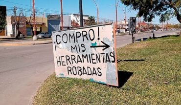 translated from Spanish: “I buy my stolen tools” from a mechanic who was robbed