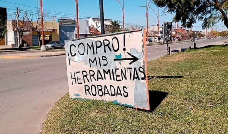 translated from Spanish: “I buy my stolen tools” from a mechanic who was robbed