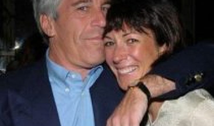 translated from Spanish: Jeffrey Epstein: Ghislaine Maxwell, former girlfriend of the late tycoon, is arrested over child sex abuse scandal