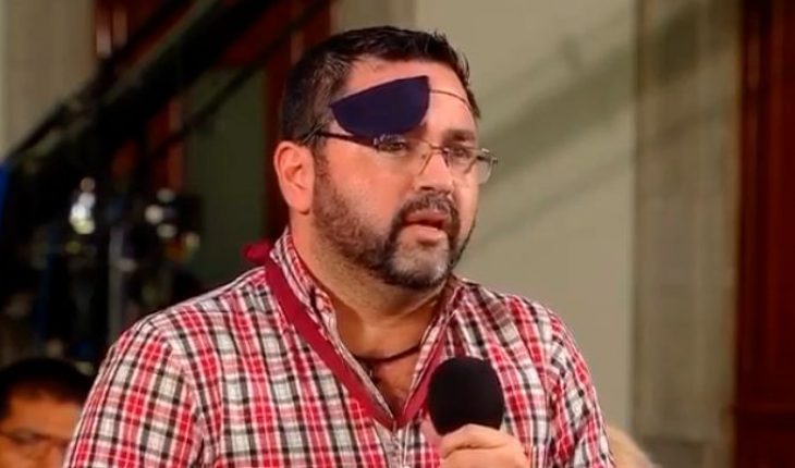 translated from Spanish: Journalist of the morning forgets his patch and leaves his eye exposed (Video)