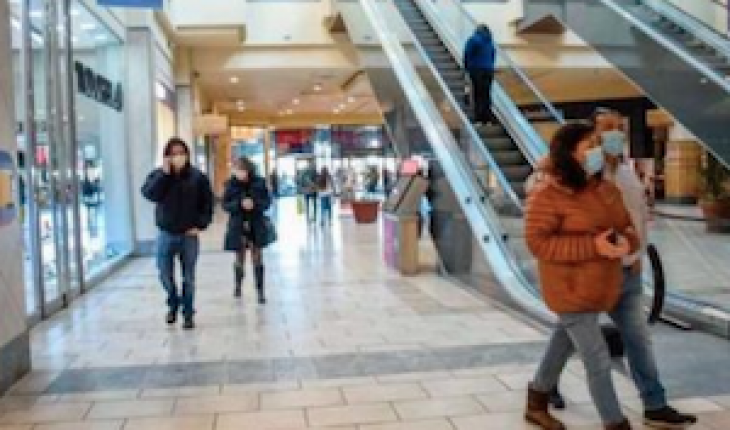 translated from Spanish: Minsal warns that malls will reopen in the final stages