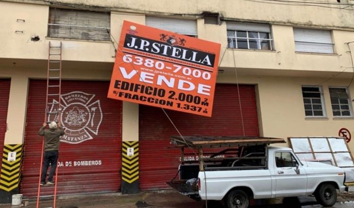 translated from Spanish: Pandemic: La Matanza volunteer firefighters put the barracks up for sale