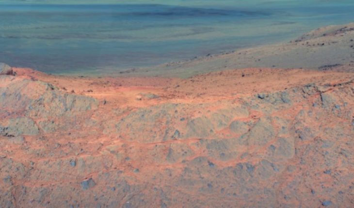 translated from Spanish: Show the landscapes of Mars in a 4K video for the first time