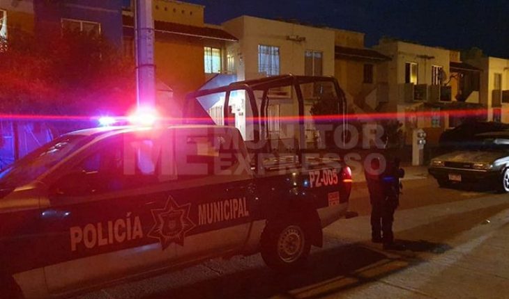 translated from Spanish: Subject is deprived of his existence in front of his house, in Zamora
