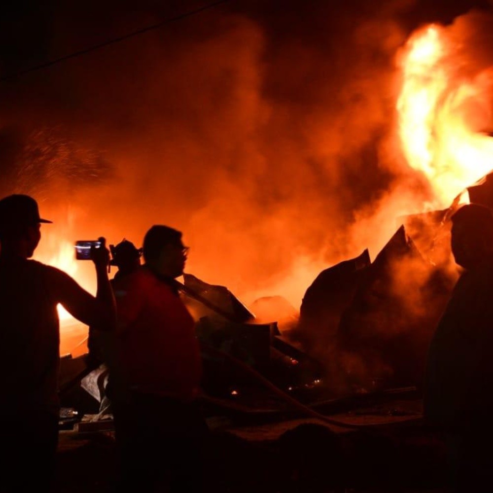 The construction warehouse of the Mazatlan FC stadium, of the Liga MX is on fire
