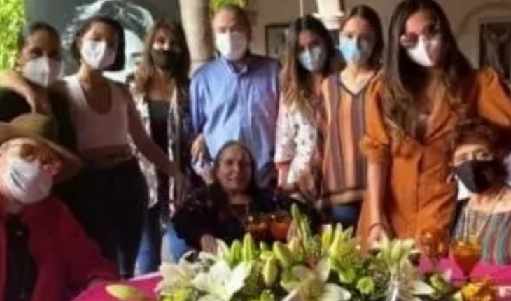 Así prepararon Pepe Aguilar e hijas la fiesta sorpresa de Flor Silvestre. VIDEO