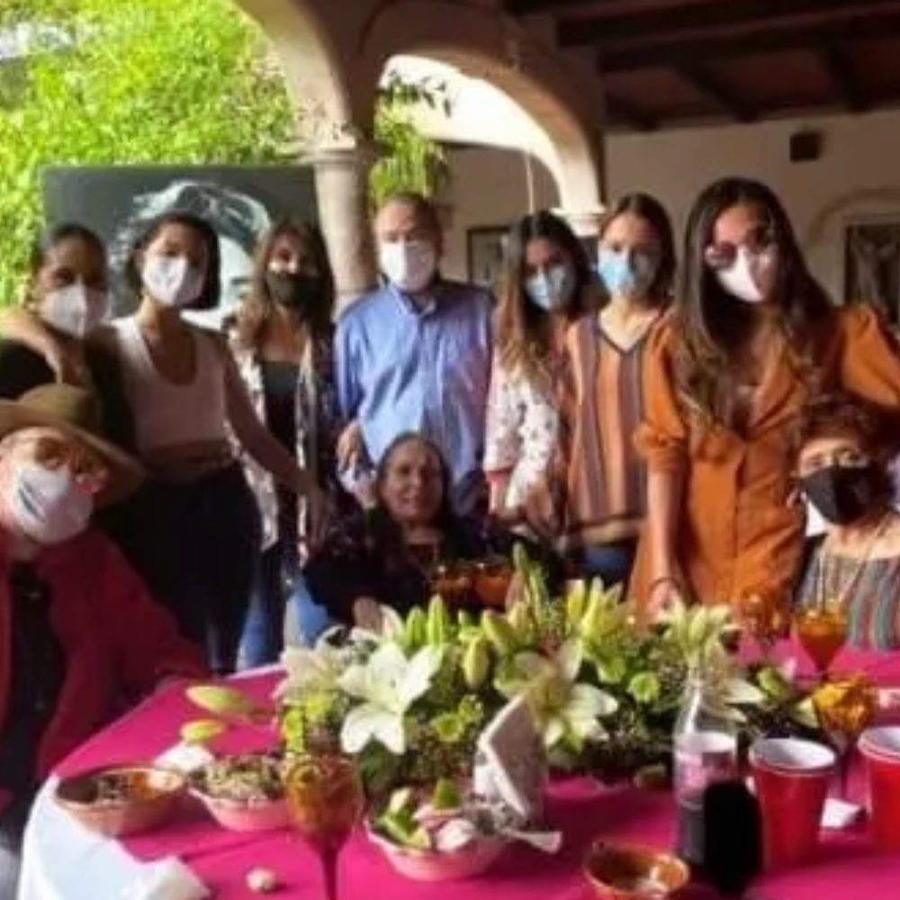 Así prepararon Pepe Aguilar e hijas la fiesta sorpresa de Flor Silvestre. VIDEO