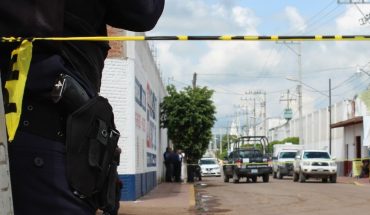 Atacan a balazos a dos policías en León, Guanajuato, uno muere