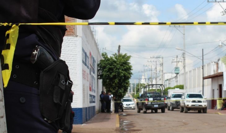 Atacan a balazos a dos policías en León, Guanajuato, uno muere