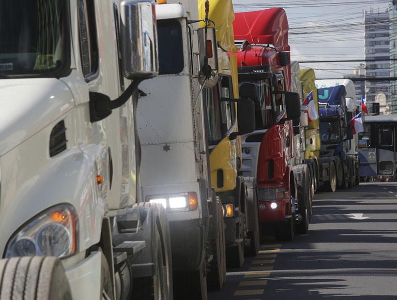Camioneros realizaron positivo balance sobre el paro y aseguraron que "esta movilización es indefinida"